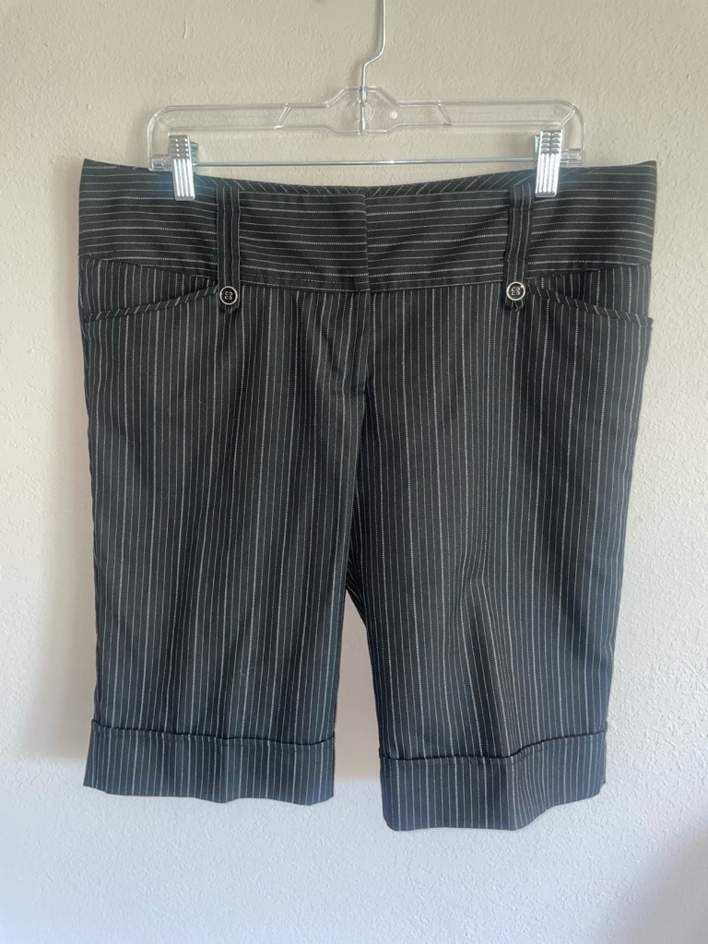 Guess Black Pinstripe capri long shorts Bermuda sz 32